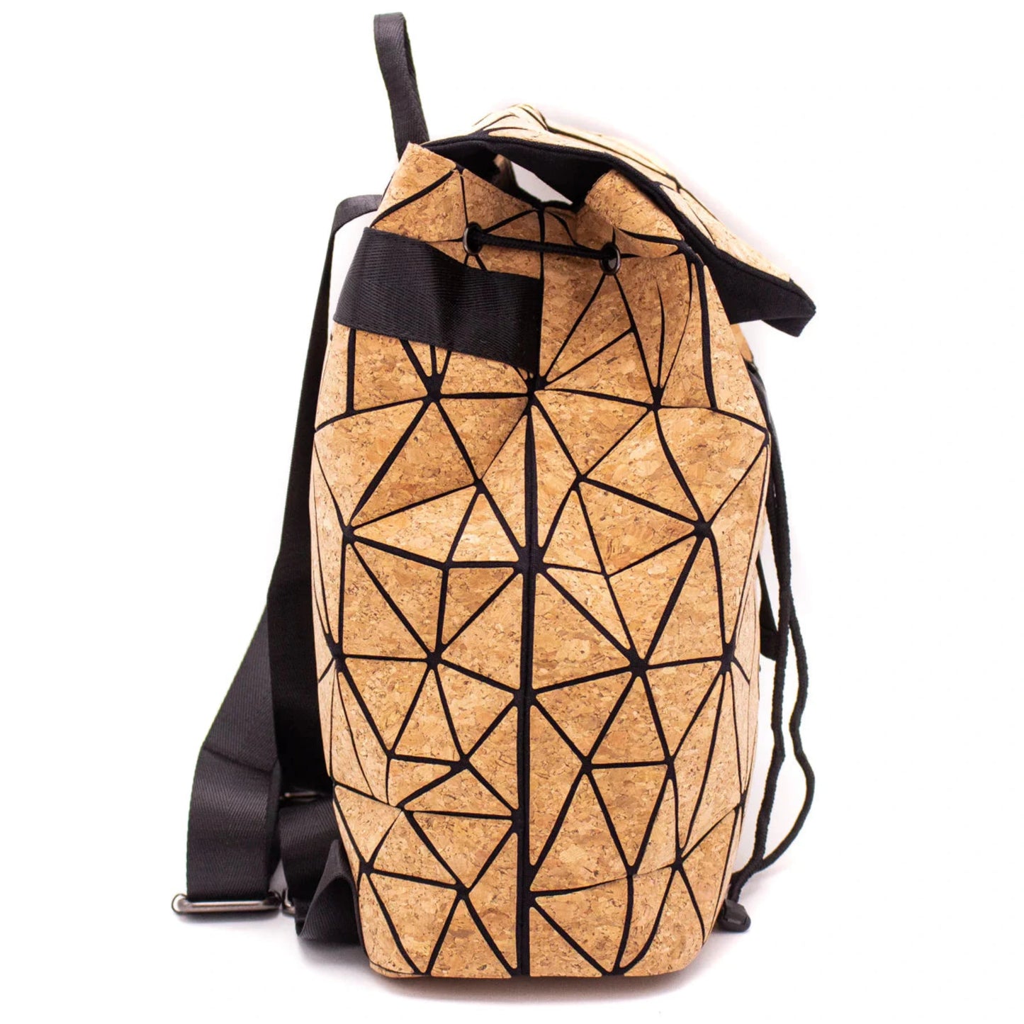 Korkrucksack, Hergestellt aus hochwertigem Korkstoff und weichem Innenfutter, mit verstärkten Nähten, praktischem Kordelzugverschluss oben und Schnellverschluss Öffnungsschnalle.