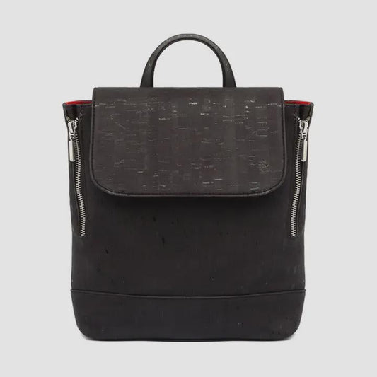 Dieser kompakte und stilvolle Kork-Rucksack eignet sich perfekt für den Transport Ihrer täglichen Utensilien und ist gleichzeitig kompakt genug, um den ganzen Tag über getragen werden zu können. Entscheiden Sie sich für Nachhaltigkeit, ohne Kompromisse beim Stil einzugehen - mit unserem umweltfreundlichen Rucksack aus Kork.