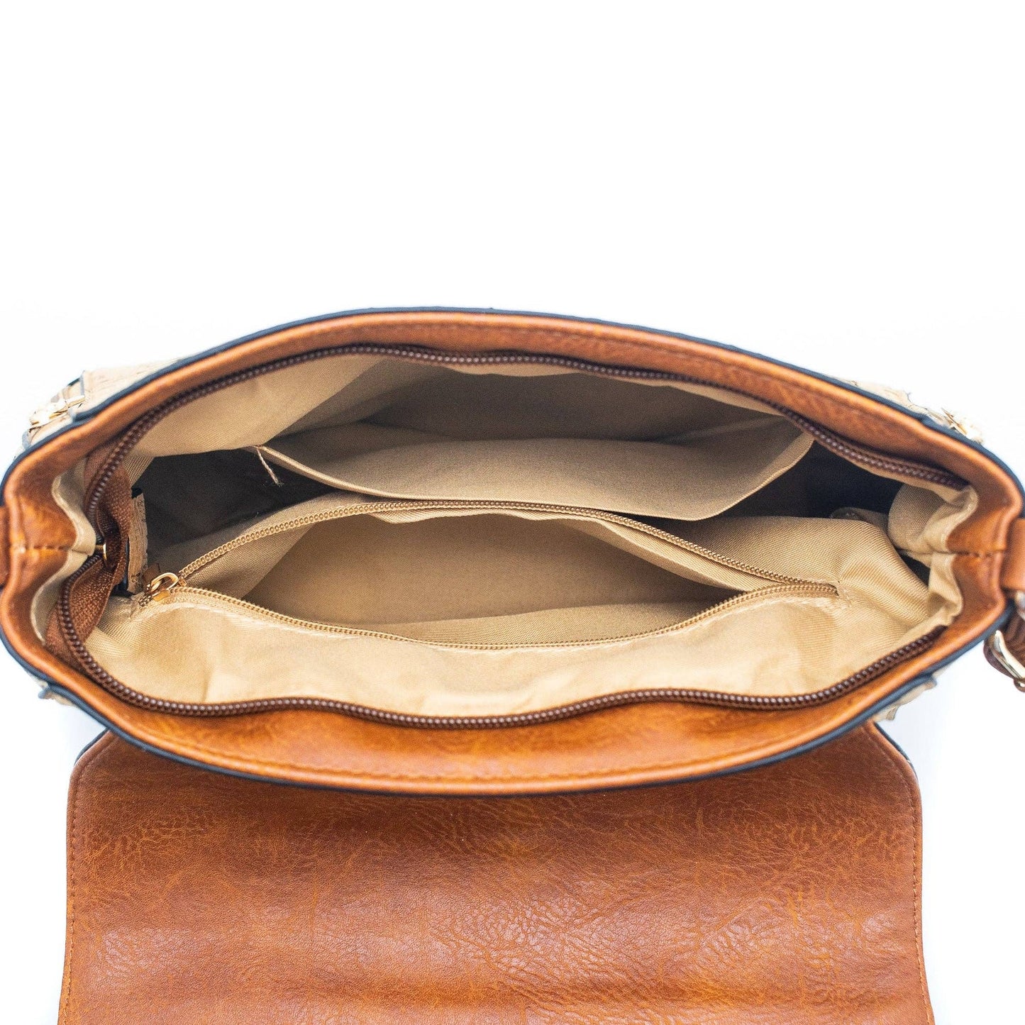 Umhängetasche aus Naturkork mit buntem Muster