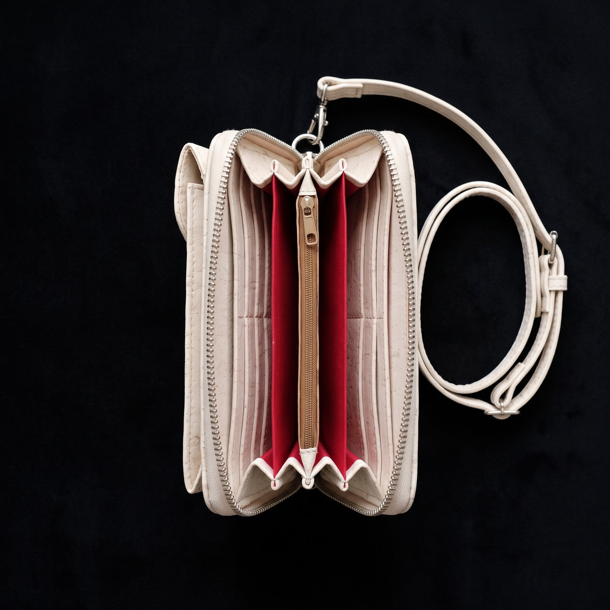 Mit ihrer Kombination aus Stil, Funktionalität und Umweltverantwortung ist diese Handytasche ein perfektes Accessoire oder Geschenk für umweltbewusste Fashionistas.