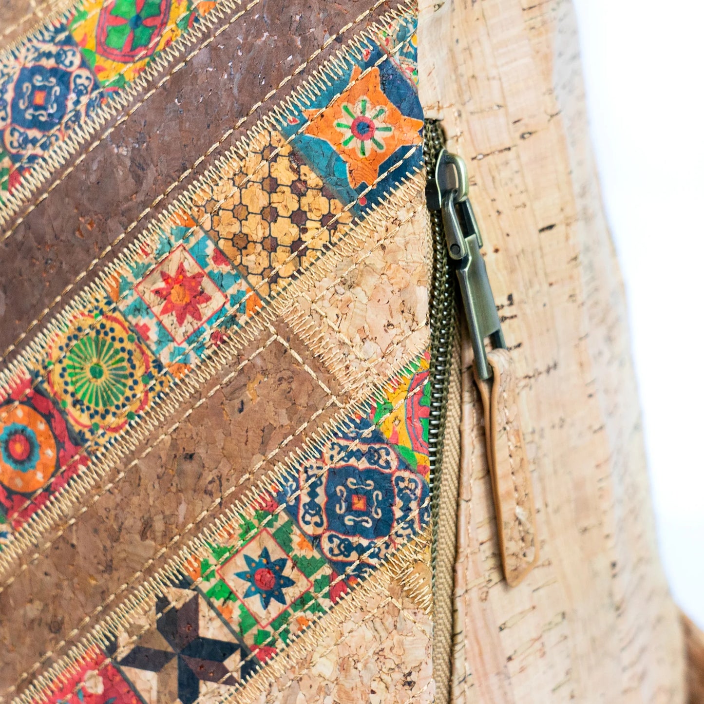 Entscheiden Sie sich für Nachhaltigkeit, ohne Kompromisse beim Stil einzugehen - mit unserem umweltfreundlichen Rucksack aus Kork.