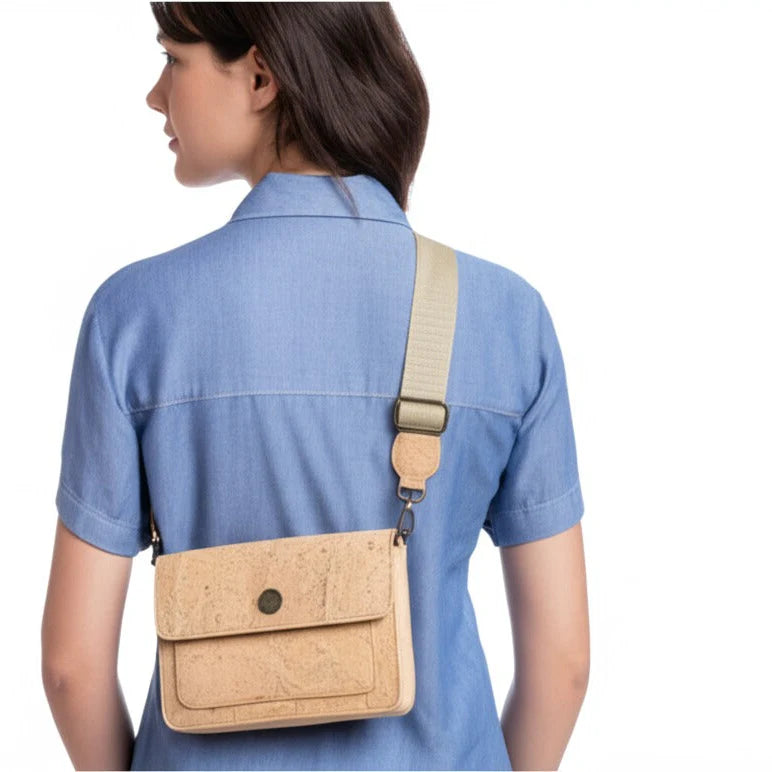 Strukturierte Damen-Umhängetasche aus Naturkork