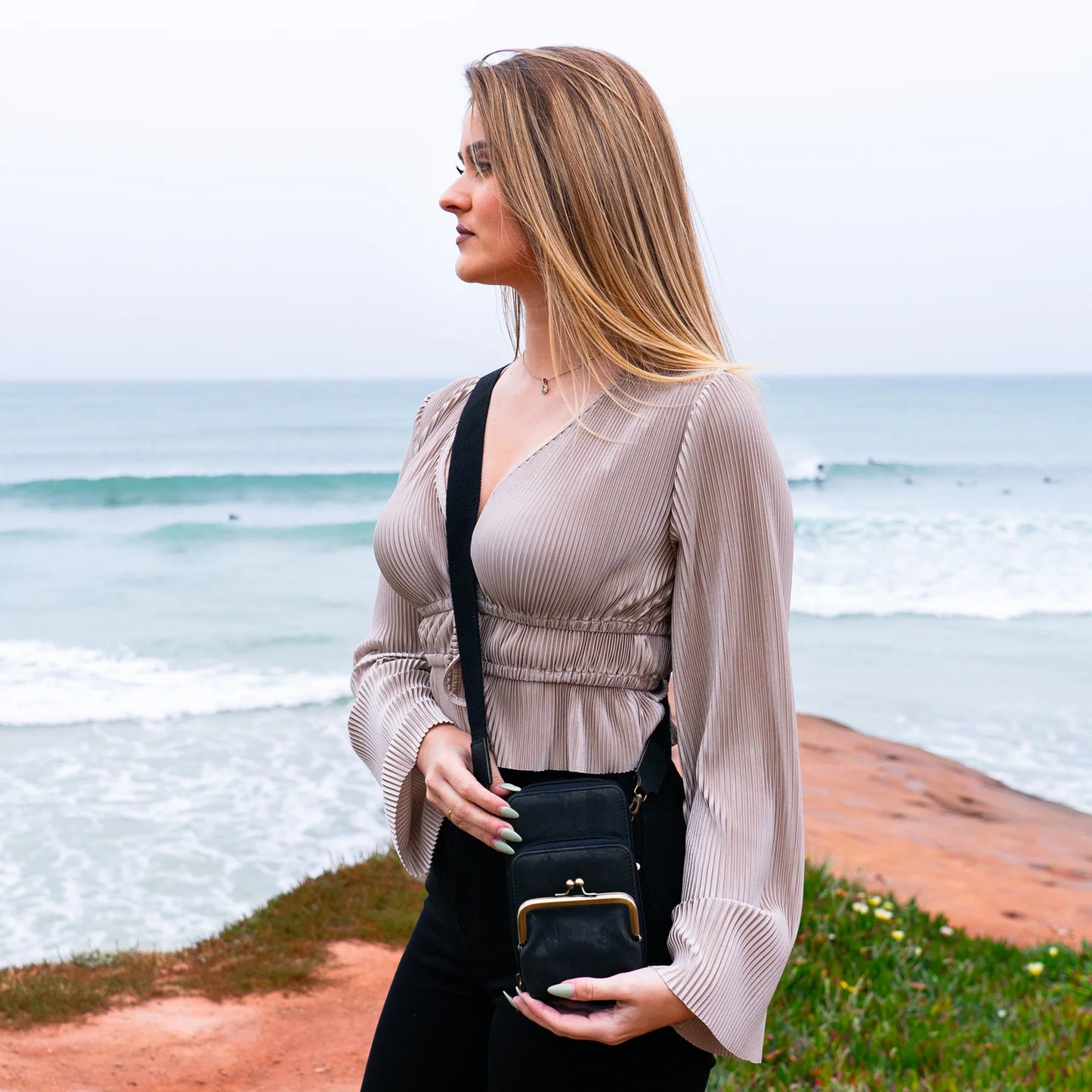 Umweltfreundliche Damen-Handytasche aus Kork mit multifunktionalen Fächern