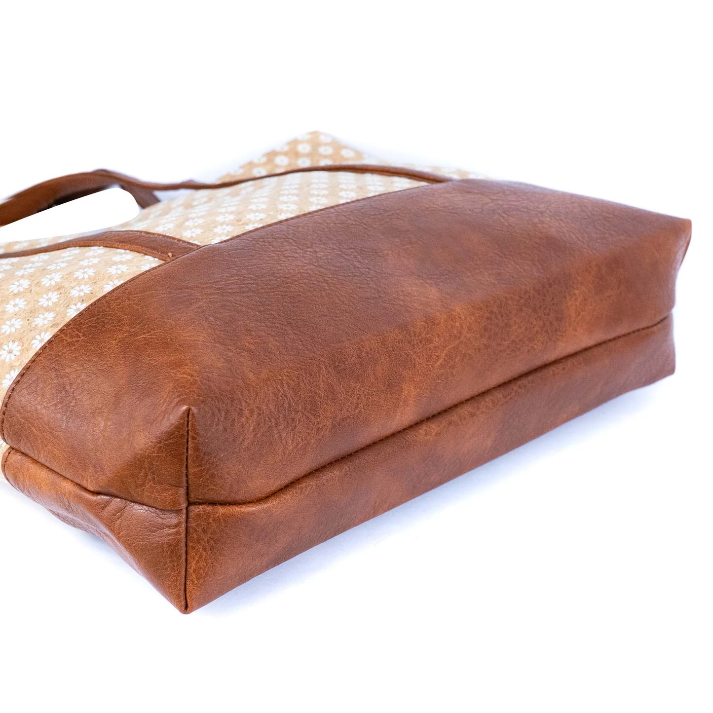 Korktasche mit veganen Lederriemen